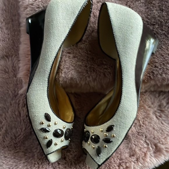 Arturo Chiang beige brown low heel shoe. - Picture 10 of 12